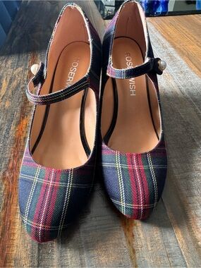 Roserwish Plaid Mary Jane Heels in Navy & Red